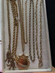 lot 7723 image: Bag of Chains