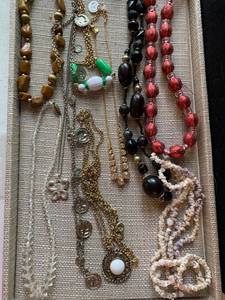 lot 7729 image: Lot of Vintage Costume Necklaces