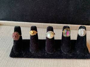 lot 7732 image: Lot of 5 Costume Rings
