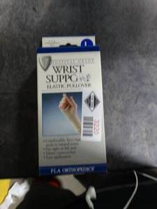 lot 3220 image: FLA Orthopedics Wrist Support Elastic Pullover - Size Large