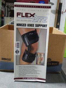 lot 3320 image: FLA Orthopedics Flex-Light Hinged Knee Support - Size Medium