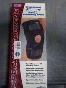 lot 3382 image: Sports Neoprene Stabilizing Knee Support - Size Small