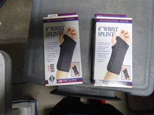 lot 3386 image: Lot of 2 Fla orthopedics 8 Wrist Splint - Left and Right Hand - Size Small