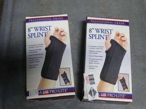 lot 3389 image: Lot of 2 Fla orthopedics 8 Wrist Splint - Left and Right Hand - Size Large