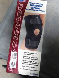 lot 3705 image: Sports Neoprene Hinged Knee Stabilizing Brace - Size Small