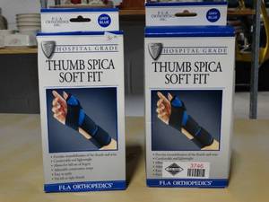 lot 3746 image: Lot of 2 FLA Orthopedics Thumb Spica Soft Fit - Size Universal