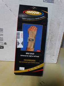 lot 3764 image: Maxar Wrist Splint-  Size Small
