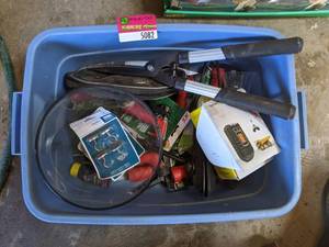 lot 5082 image: Commercial Insulated Hot Water Nozzles, 40W Accent Light Bulbs, Gardening Shears, Magnetic Hooks And More