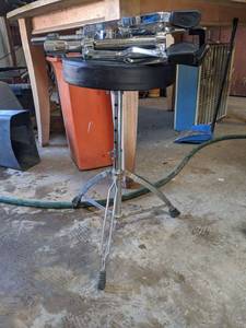 lot 5083 image: Adjustable Throne, PDP Adjustable Snare Drum Stand