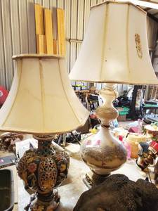 lot 5095 image: (2) Decorative Lamps