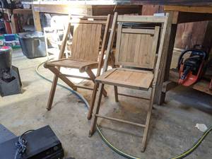 lot 5101 image: Folding Wooden Chairs, Wooden Shelving And Vase