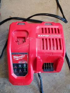 lot 5117 image: Milwaukee Rapid Charger M12 M18