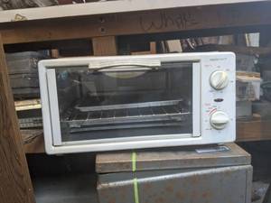 lot 5197 image: Mainstays Toaster Oven