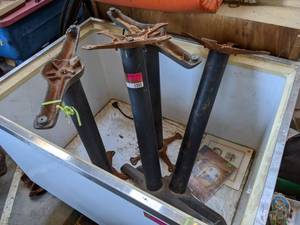 lot 5200 image: (4) Table Pedestals