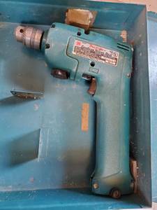 lot 5221 image: Makita Cordless Driver Drill