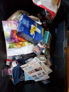 lot 5224 image: Waterproof Bags, 4th of July Jewelry, Key Trackers and More