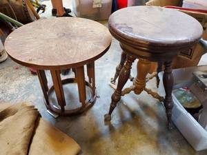 lot 5231 image: End Table With Stool