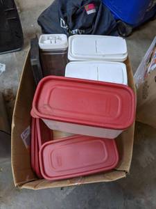 lot 5233 image: Rubbermaid Containers And Bread Box
