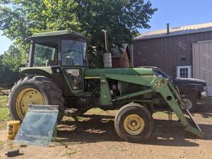 lot 1345 image: John Deere 2940 Tractor