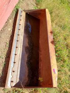 lot 1352 image: 6ft Skid Steer Bucket