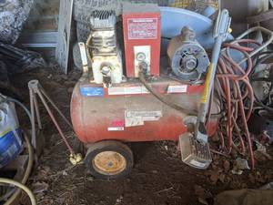lot 1358 image: Dial-O-Matic 22 Gallon Air Compressor