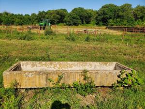 lot 1366 image: 8ft Concrete Feed Bunk