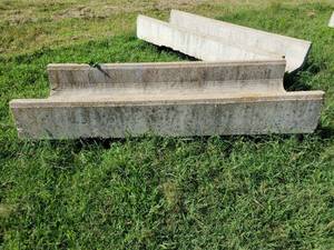 lot 1370 image: 7ft Concrete Feed Bunk