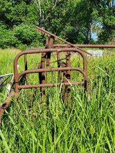 lot 1376 image: Cattle Squeeze Chute