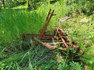 lot 1380 image: Farm Plow