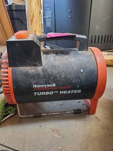 lot 5015 image: Honeywell Commerical Grade Turbo Heater
