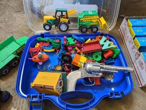 lot 5039 image: Light Up Yo-Yos, Frozen Folding Chair, Assorted Toys