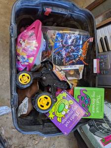 lot 5043 image: Assorted Childrens Toys And Books