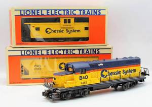 lot 4159 image: Lionel Train 8463 B&O Chessie System, 6-19700 Chessie System Extended Vision Caboose and 6-17103 Chessie System ACF Three Bay Hopper - 2 in Original Boxes
