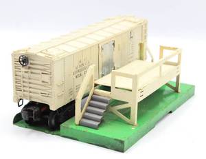 lot 4163 image: Lionel Train No. 3462 Milk Car and Metal Milk Car Platform