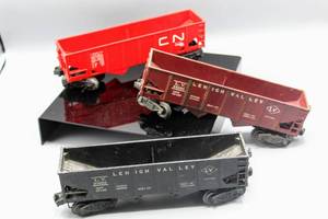 lot 4223 image: Lionel Train O Scale Vintage LEIGH VALLEY HOPPER (2) 6456 AND Canadian National 9013