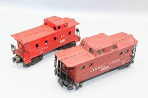 lot 4225 image: Lionel Train O Scale Vintage Post War Trains (2), SP 6257 Caboose and 64273 Lighted Porthole Caboose 1956-1960