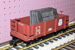 lot 4274 image: LGB Union Pacific 72122 Freight Car - G Scale