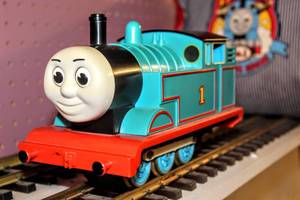 lot 4285 image: Lionel Trains Thomas Steam Engine Lot including Tank Engine Tote Bag, Thomas Tank Engine and Friends Lunch Pail, and Steam Engine