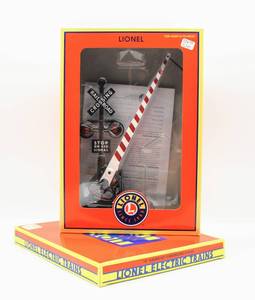 lot 4208 image: Lionel No. 6-62162 Auto Crossing Gate and Signal - No. 6-5540 o Gauge 90 deg Crossover - Both are New in Box