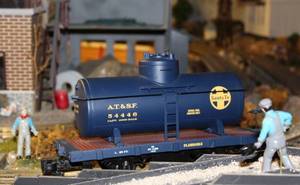 lot 4263 image: Aristo-Craft ART. 40102 Blue Santa Fe Tank Car - G Scale
