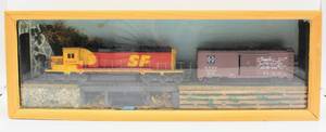 lot 4268 image: Athearn Santa Fe Locomotive #5068 and Santa Fe ATSF 145627 Box Car Framed Diorama