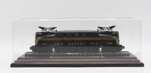 lot 4269 image: Lionel 2332 Pennsylvania GG-1 Locomotive 20th Century Series Great American Railways Hallmark with Display Case