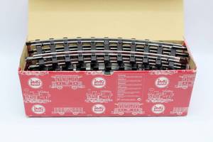 lot 4271 image: 8 Curved Track Pieces for G Scale Trains