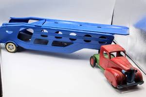 lot 4321 image: Vintage Wyandotte Truck Toys Multi-colored Truck 14 Long and Vintage Tonka Toys Car Hauler 24 Long