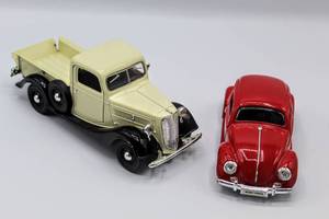 lot 4305 image: 1937 Ford Pickup SS # 7603 and 1955 VW SS # 7707 (missing tire)