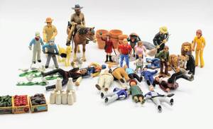 lot 4342 image: Large Lot of People, Animals, Food to complete your cast of characters for your train layout