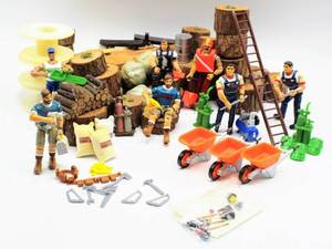 lot 4343 image: Large Lot of Corps Working Men Figurines, Tools, Wood and other Accessories for your train or model layout