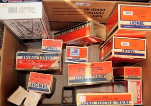 lot 4375 image: Large Lot of Lionel Train Vintage Empty Train Boxes