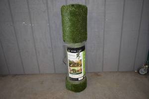 lot 14 image: Artificial Grass Rug 3 x 11
