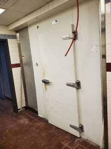 lot 4551 image: 3 Door Universal Pre Fab Walk In Cooler